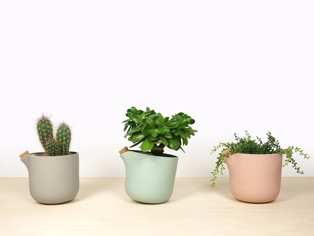 studio-lorier-self-watering-flowerpot-natural-balance-8