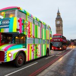 Londonom kruži bus “obučen” u šareno pletivo