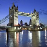 Zatvoren londonski Tower Bridge