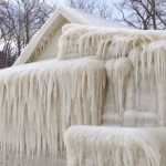 Kuća na obali jezera Ontario u potpunosti zaledila