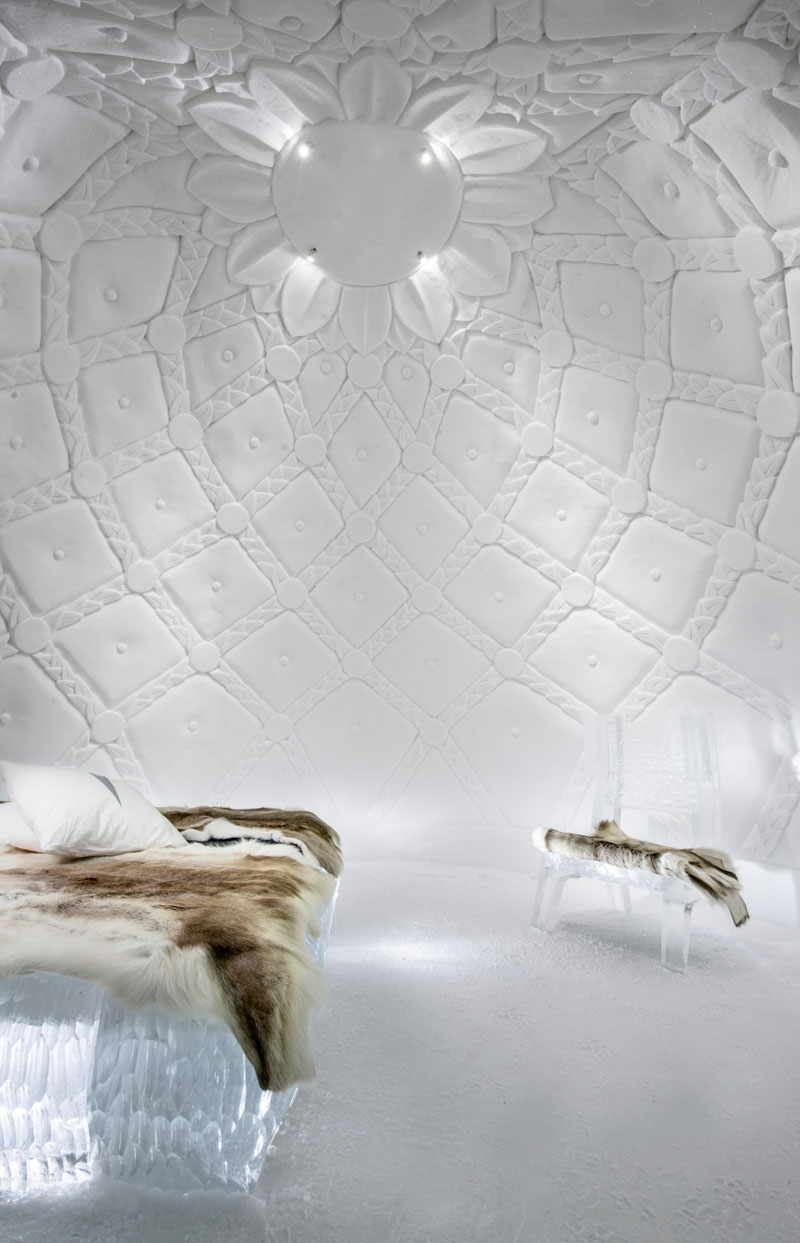 ice-hotel-art-suites-ice-carving-sculpture-191217-1221-12