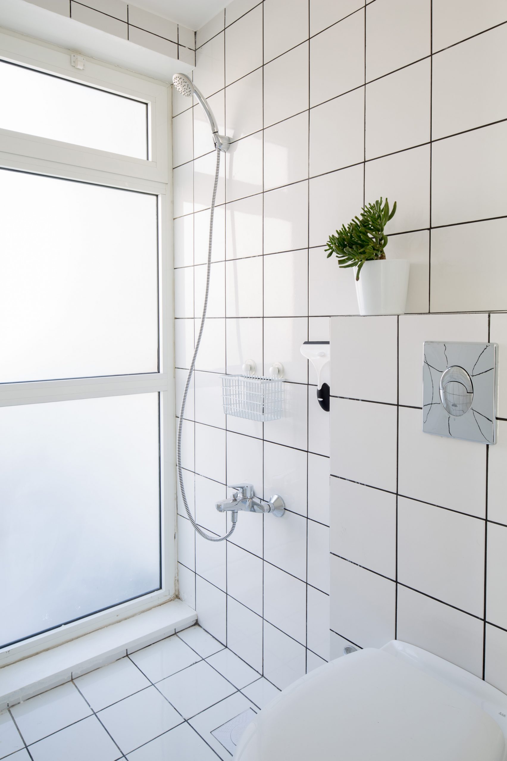 shoe-box-apartment-col_1-1704x2556