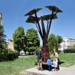 U centru Banjaluke postavljeno solarno drvo