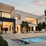 Kylie Jenner i Travis Scott prodaju vilu na Beverly Hillsu, košta više od 20 miliona dolara