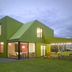 Zelena fasada od eloksiranog aluminijuma kao simbol malog porodičnog doma
